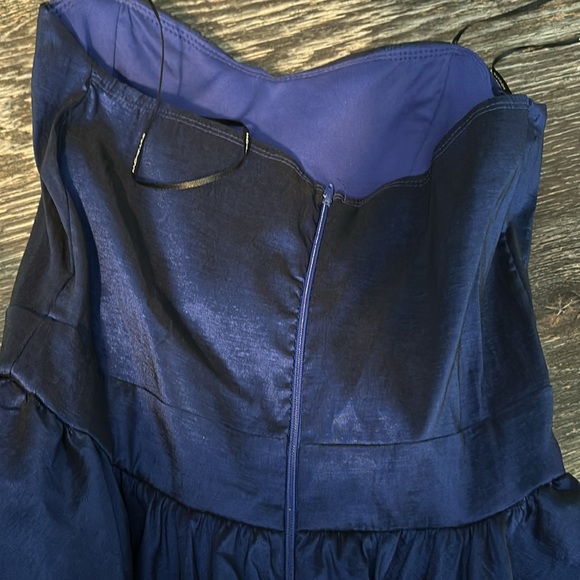 Dress - Picture 3 of 4